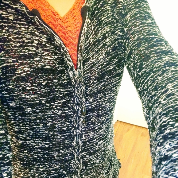 Sweaters - Picture 5 of 5